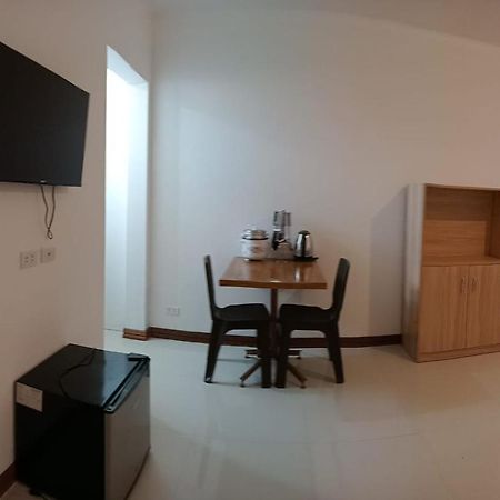 __Aplaridel Inn Suites__ Angeles Eksteriør bilde